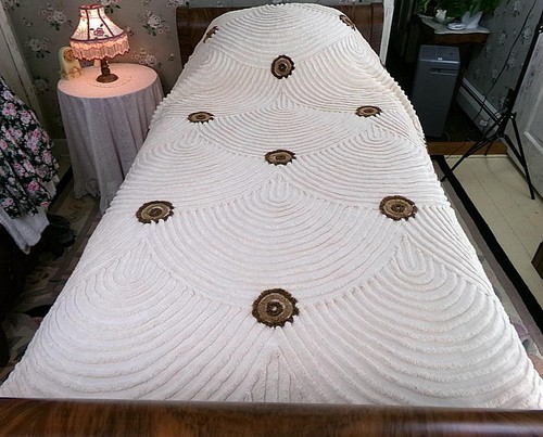 Vtg chenille bedspread - chenille,